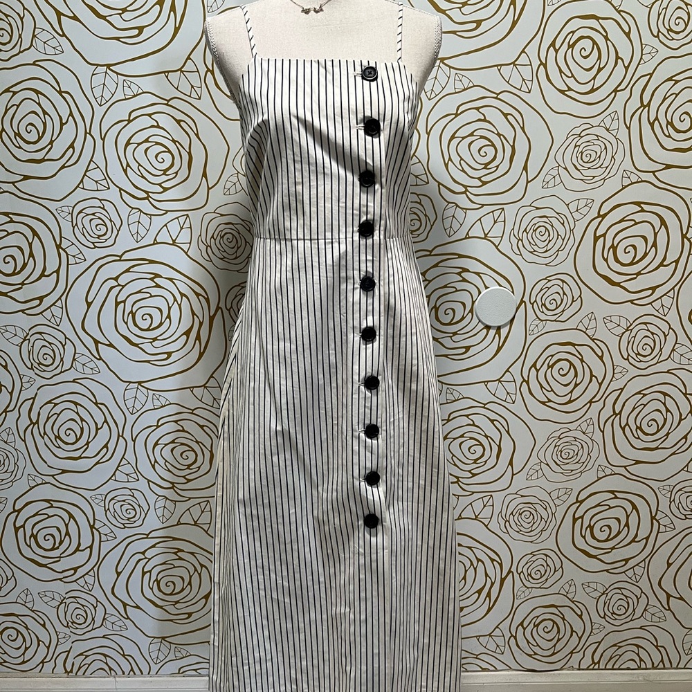 WHO WHAT WEAR X TARGET
Sleeveless Button-Down Midi Slip Dress